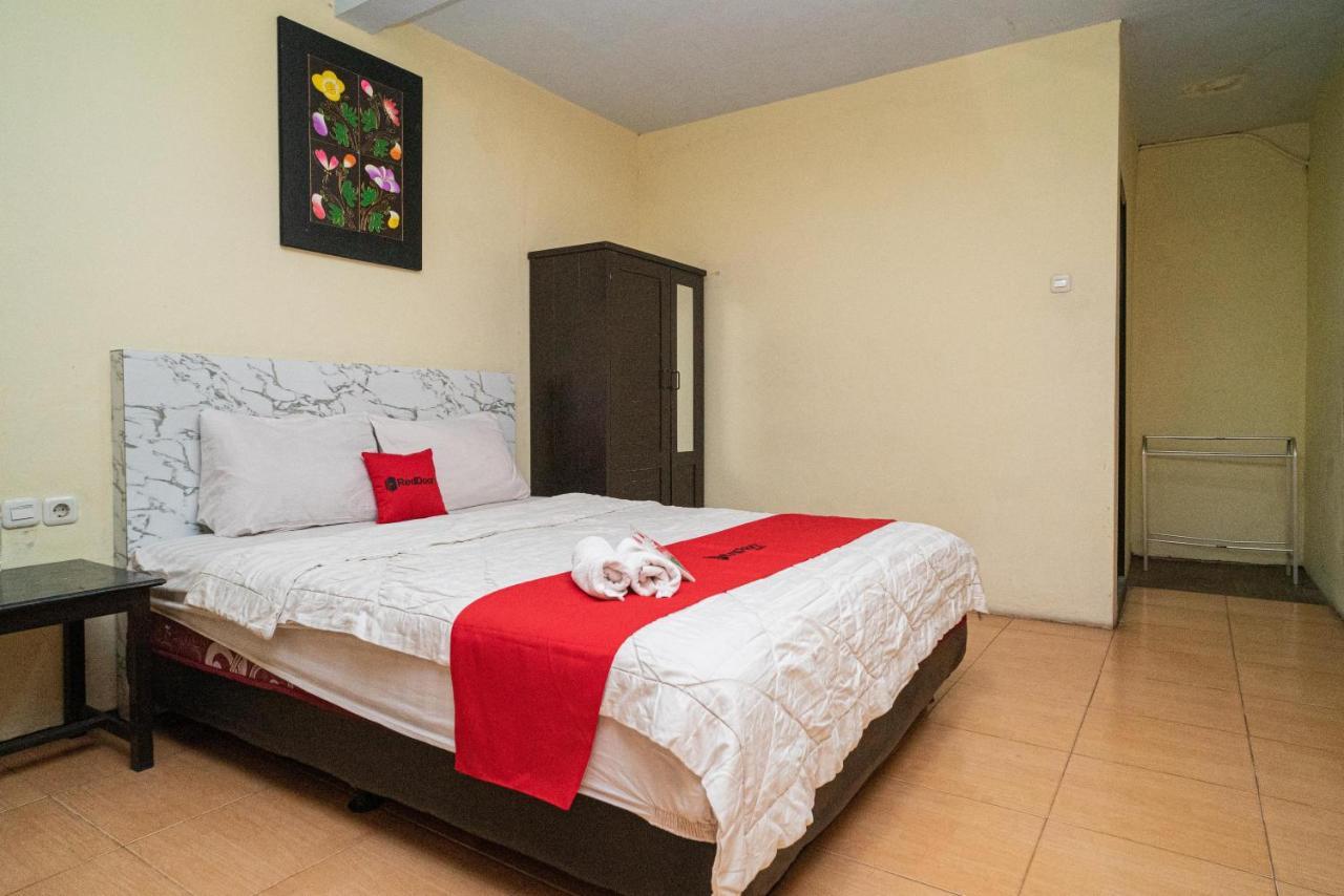 Reddoorz Near Cyber Mall Malang Exterior photo