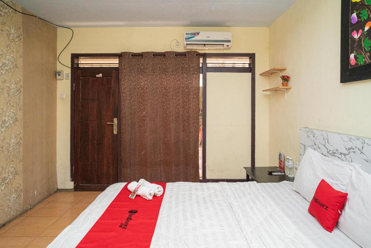 Reddoorz Near Cyber Mall Malang Exterior photo