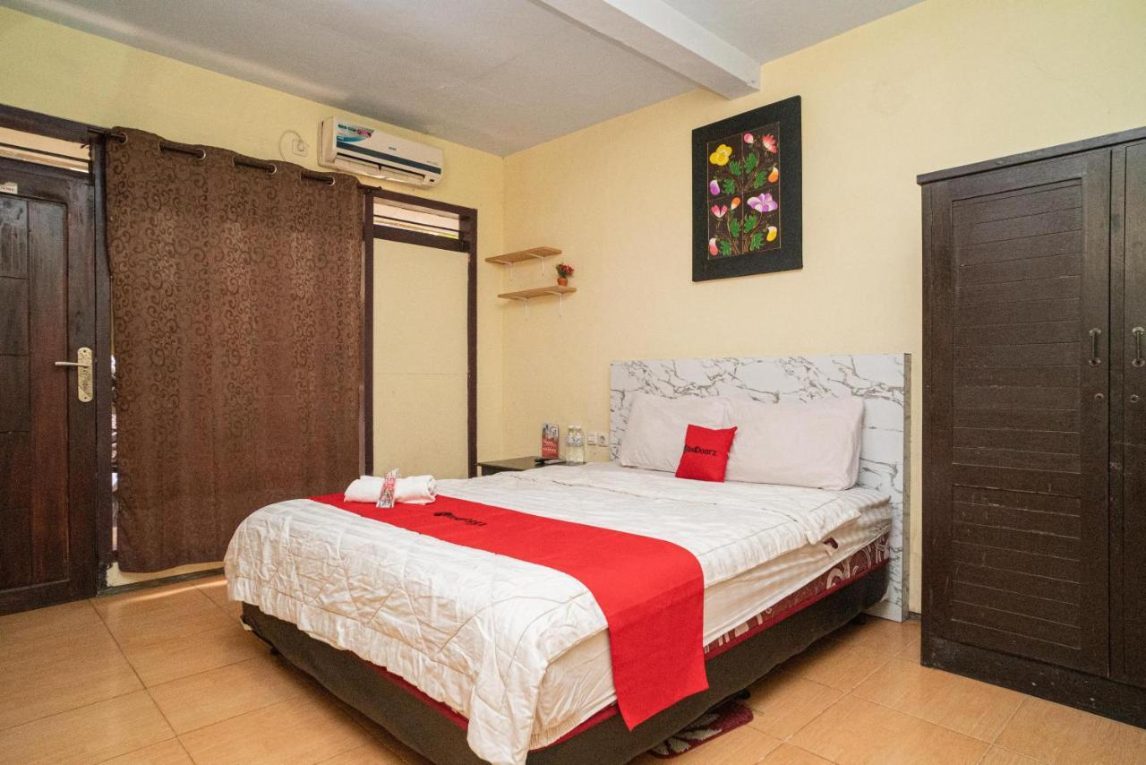 Reddoorz Near Cyber Mall Malang Exterior photo