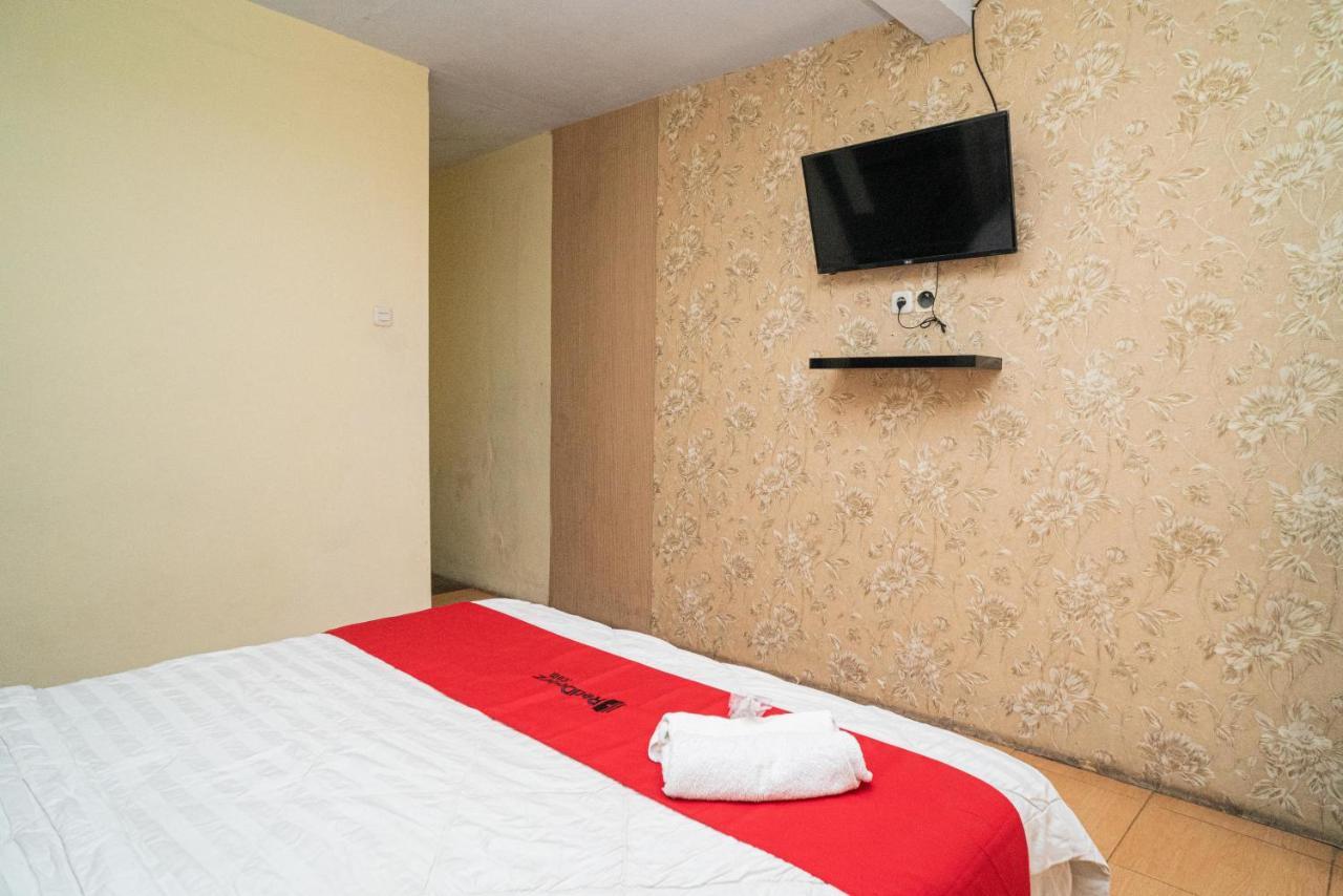 Reddoorz Near Cyber Mall Malang Exterior photo