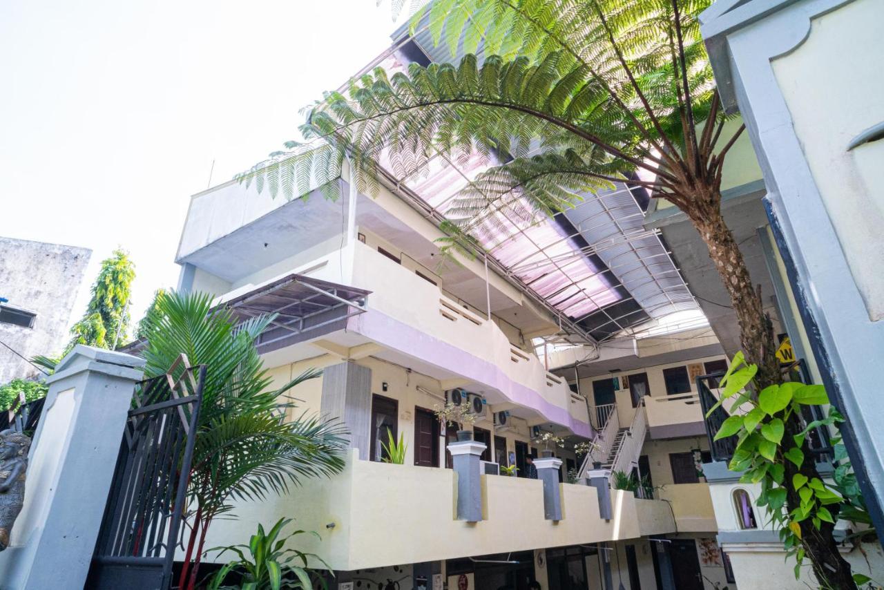 Reddoorz Near Cyber Mall Malang Exterior photo