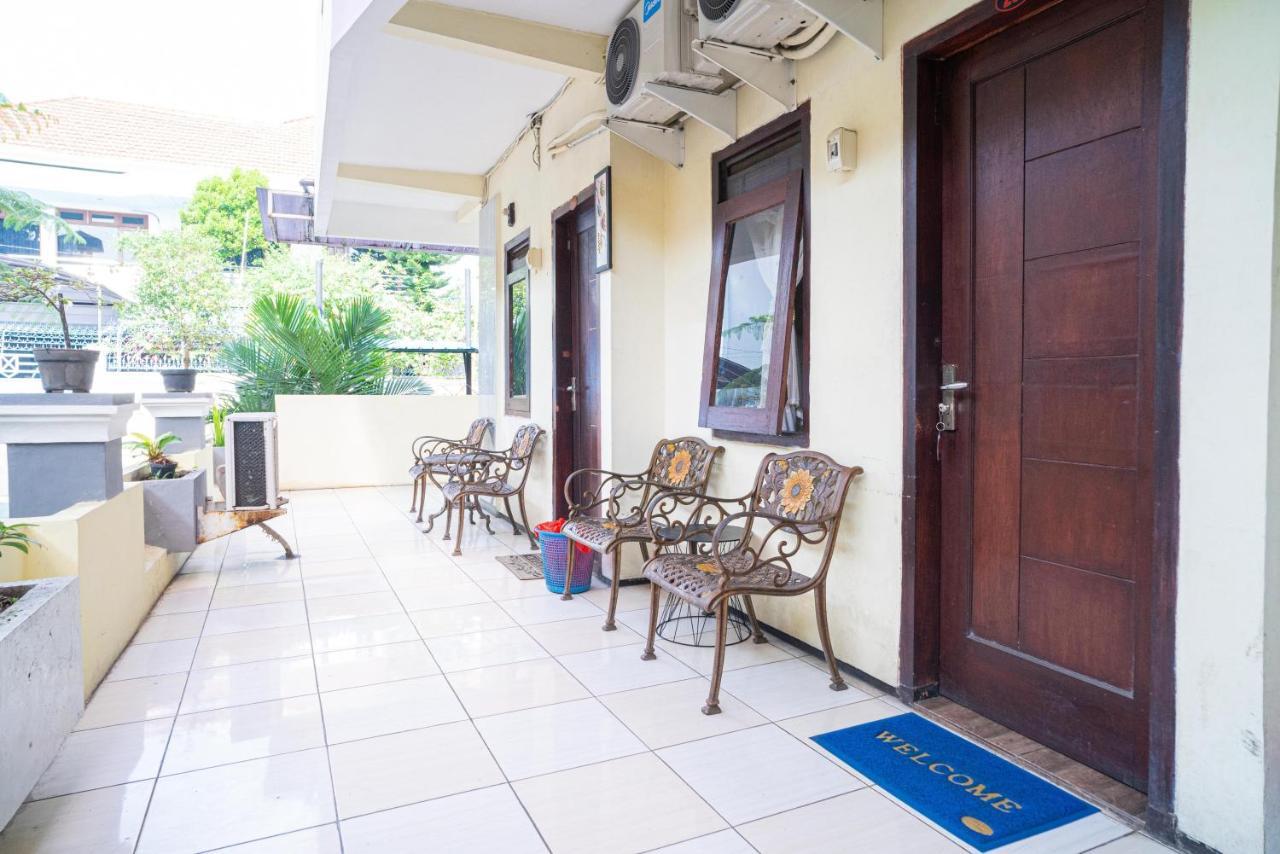 Reddoorz Near Cyber Mall Malang Exterior photo