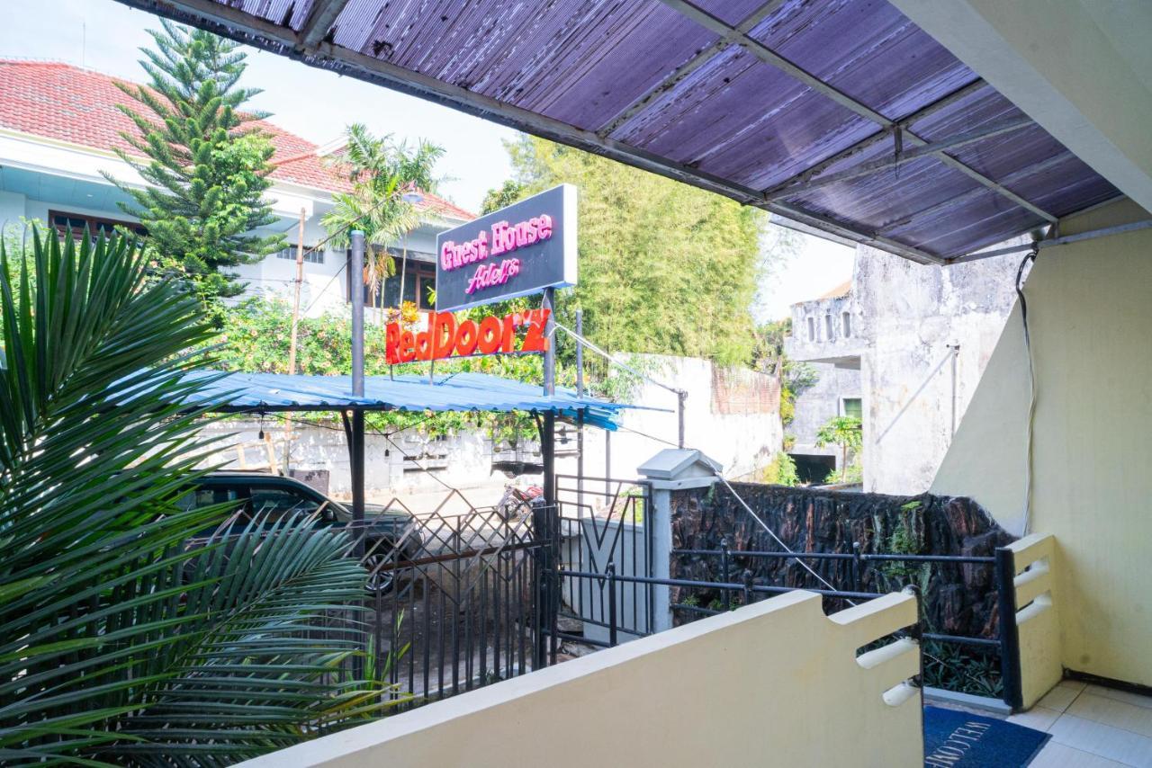 Reddoorz Near Cyber Mall Malang Exterior photo