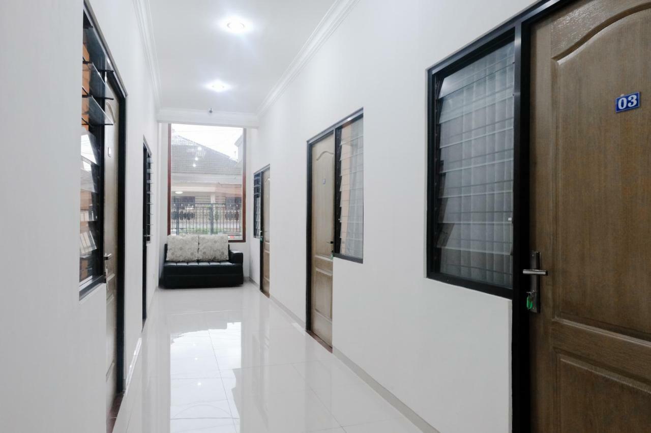 Reddoorz Near Cyber Mall Malang Exterior photo