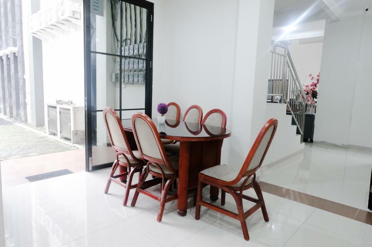 Reddoorz Near Cyber Mall Malang Exterior photo